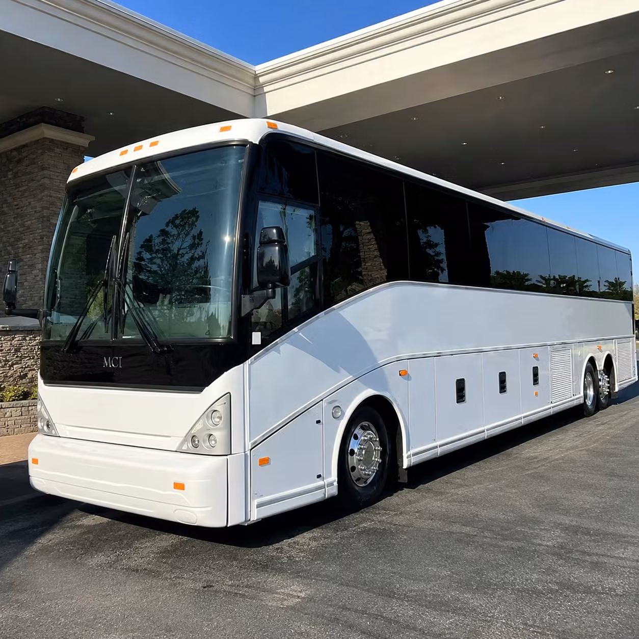 hotel shuttle services between el paso international airport and local hotels